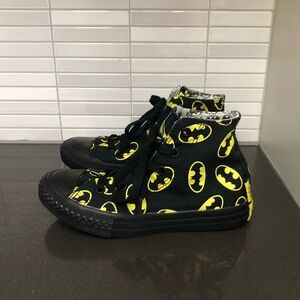 EUC Kids Batman Converse / DC Comics collab Chuck Taylor high tops